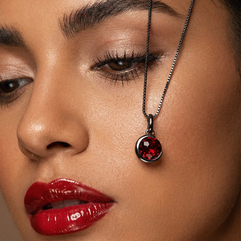 Gothic Necklaces: Dark Romantic Styles Guide