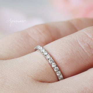 Minimalist Diamond Wedding Band in Platinum (2mm)