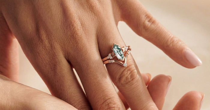 Comment prendre soin de votre bague de fiançailles : quand l'enlever et conseils d'entretien