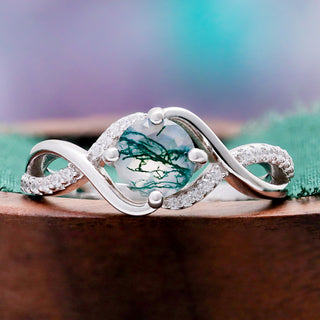 Entwined green moss agate ring in sterling silver, close-up view