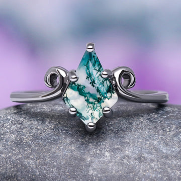 Kite Green Moss Agate Twirl Ring in Black Ruthenium
