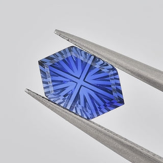 Lab-Grown Blue Sapphire long hexagon 5 x 9 mm Faelight Cut video, turning to show the starburst flashes