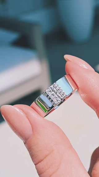 Video of the 8mm Viridian Leaf & Green Tourmaline men's wedding band in sterling silver by Aquamarise, shown in motion