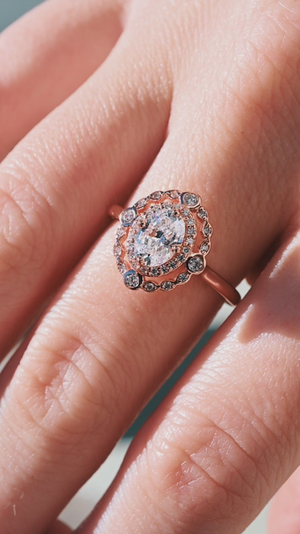 Video of the Valentina ring in rose gold by Aquamarise, shown in motion